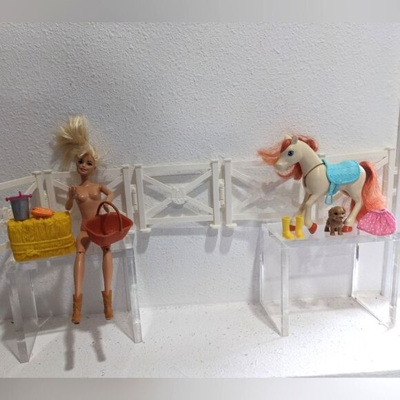 Mattel Other - Barbie Hugs N' Horses Playset, Incomplete
